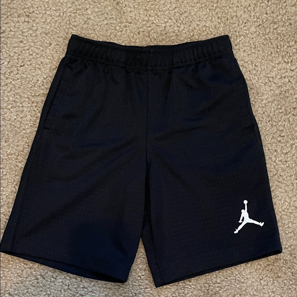 Boy’s Jordan shorts with jump man Logo